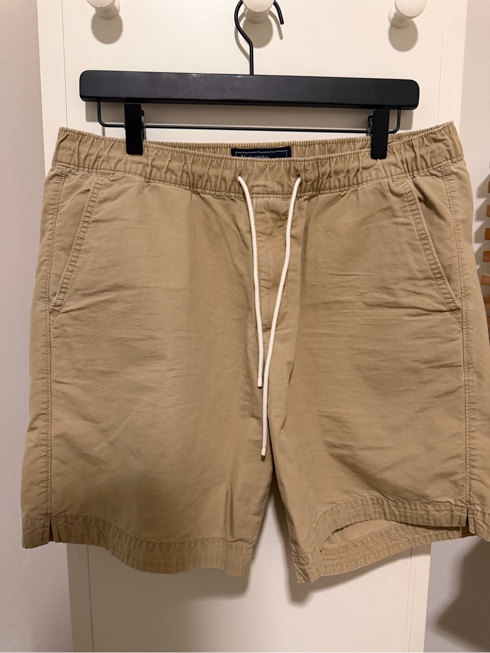Abercrombie & Fitch Men's Drawstring Flat-Front Shorts in Dark Khaki